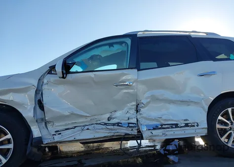 2015 Nissan Pathfinder Sl z USA, uszkodzony, nr VIN 5N1AR2MN3FC602454